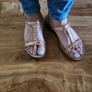 NWOT Women's Andiamo Sandals